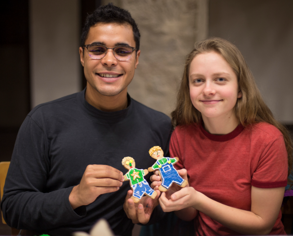 2 students show off their matching gingerbread cookies