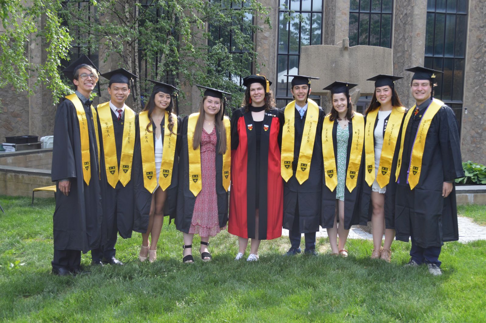 Group photo with keynote speaker of commencement 2021