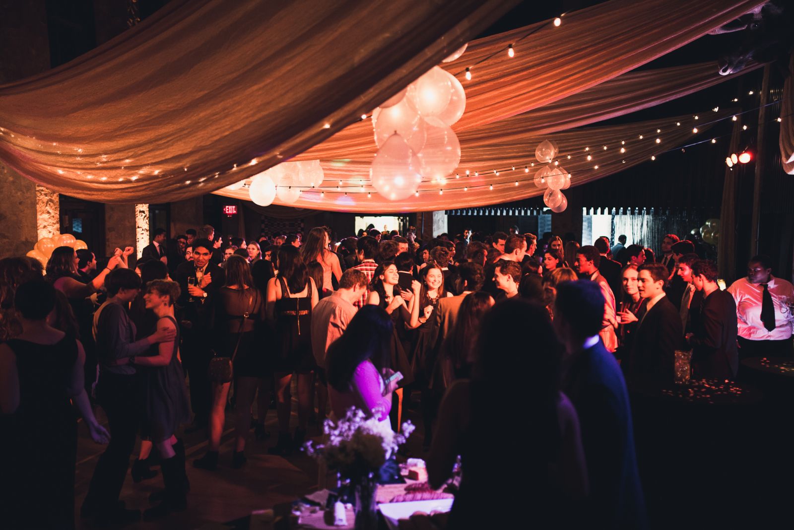 Many students at the Ezra Gala 2016 hosted in the dining hall