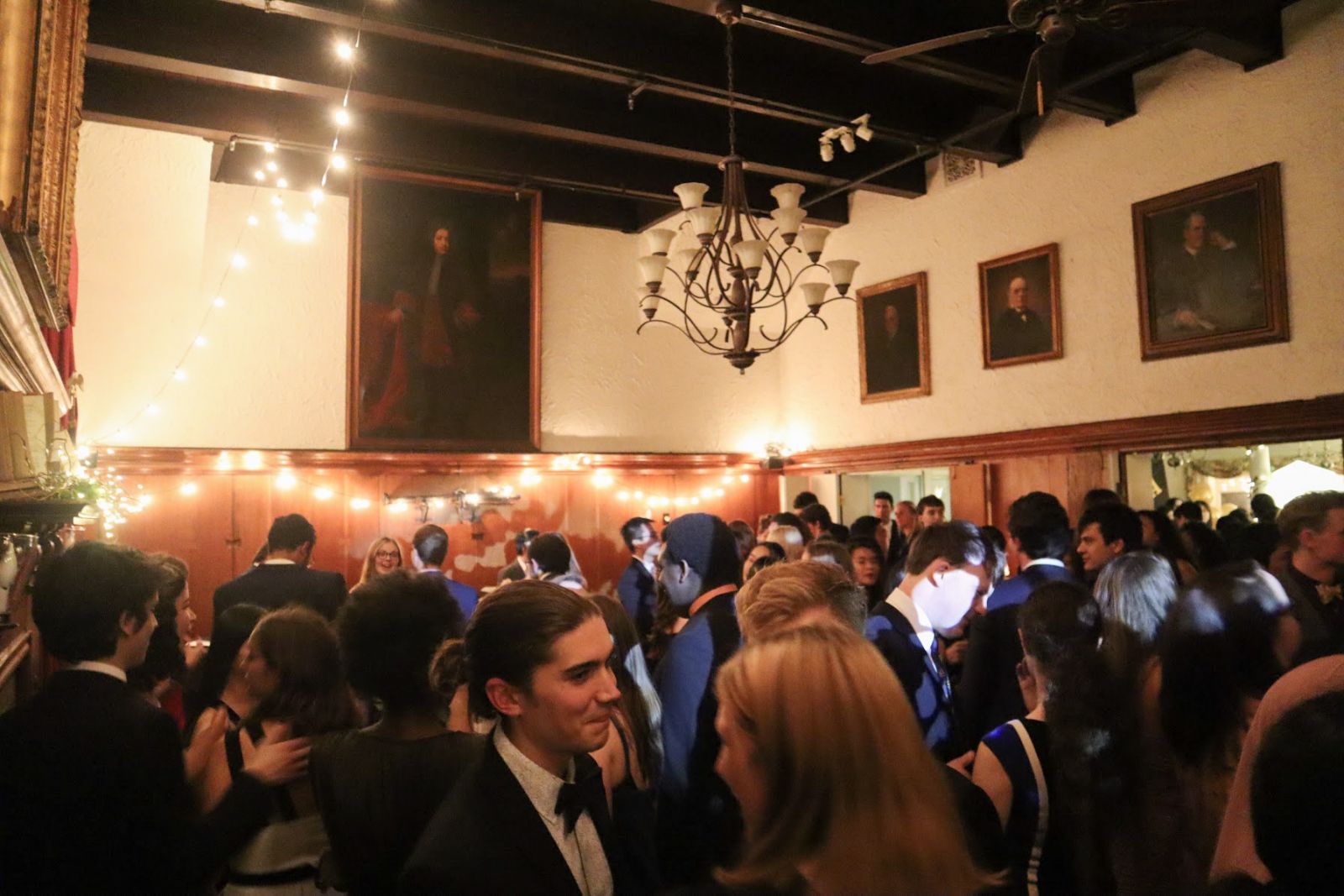 The graduate club full of Stilesians at the Gala