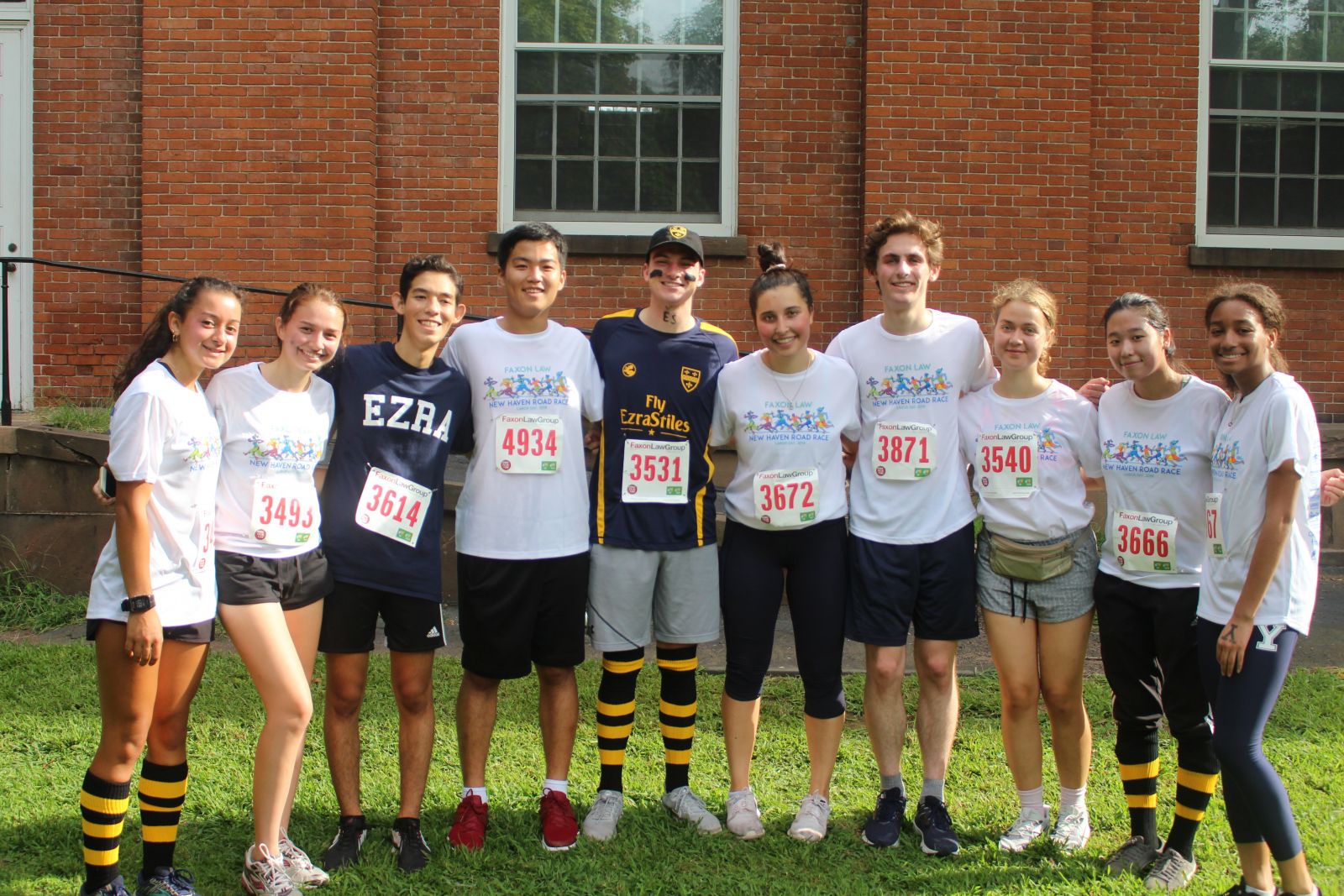 A group of Stilesians taking a photo before running