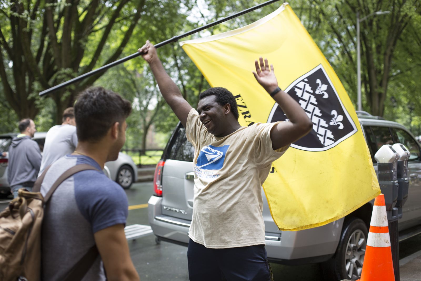 An upperclassman carrying the Ezra Stiles flag