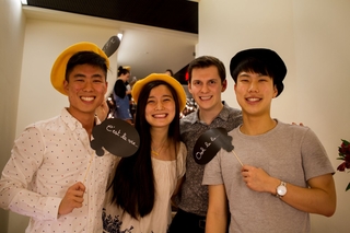 More friends with berets holding a small message prop in french