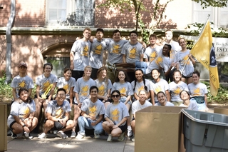Ezra Stiles Move-in volunteers
